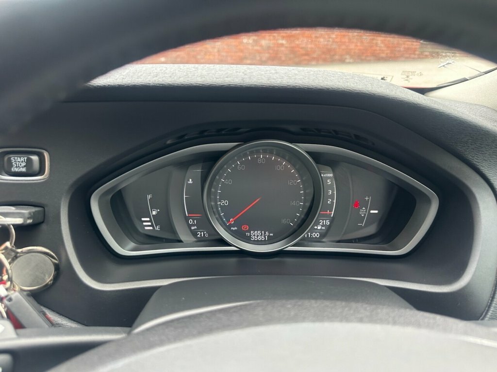 Volvo V40 2L Inscription Red #6