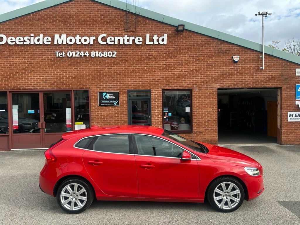 Volvo V40 2L Inscription Red