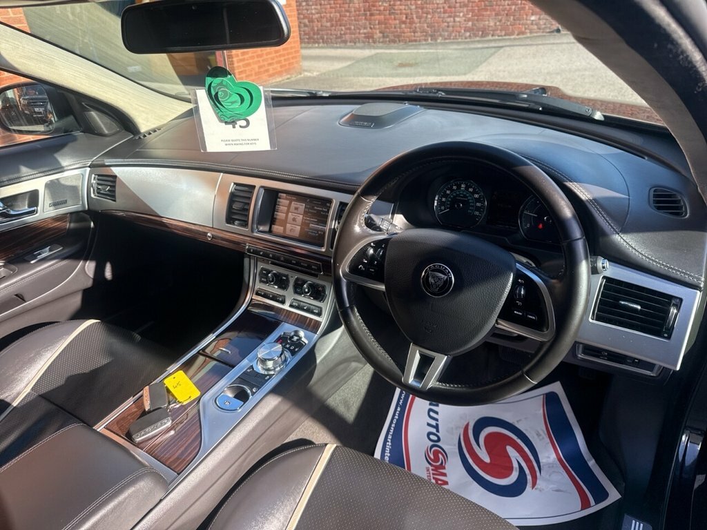 Jaguar XF 2.2L Portfolio Black #4
