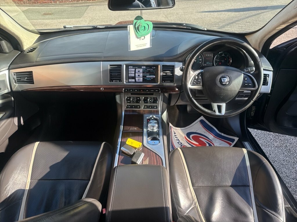 Jaguar XF 2.2L Portfolio Black #3