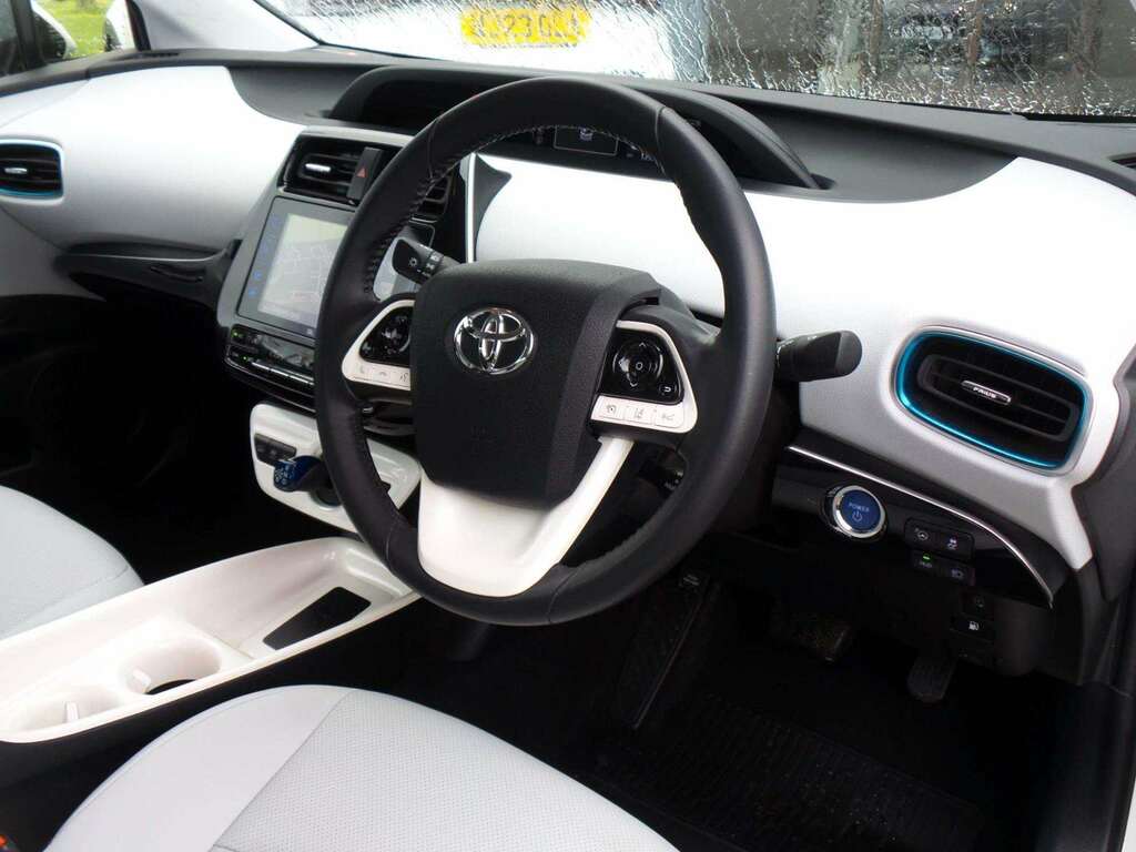 Toyota Prius Excel White #4