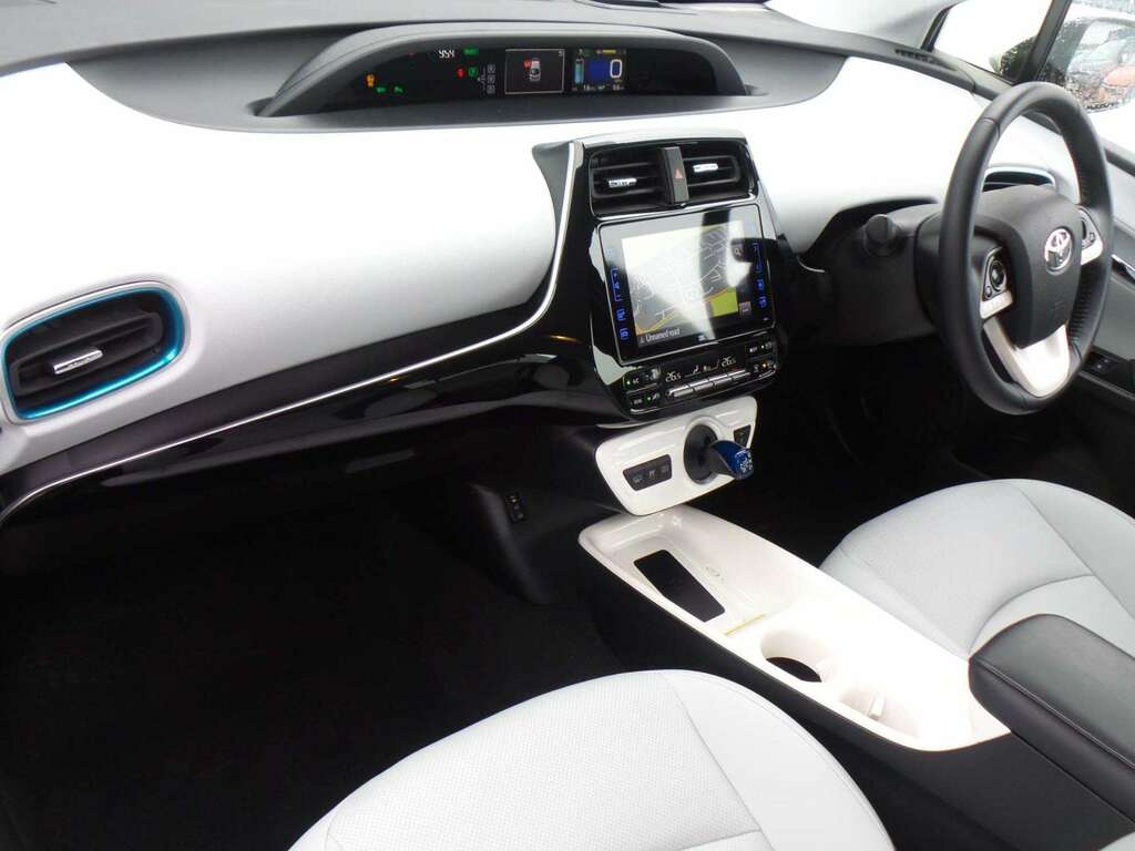 Toyota Prius Excel White #5