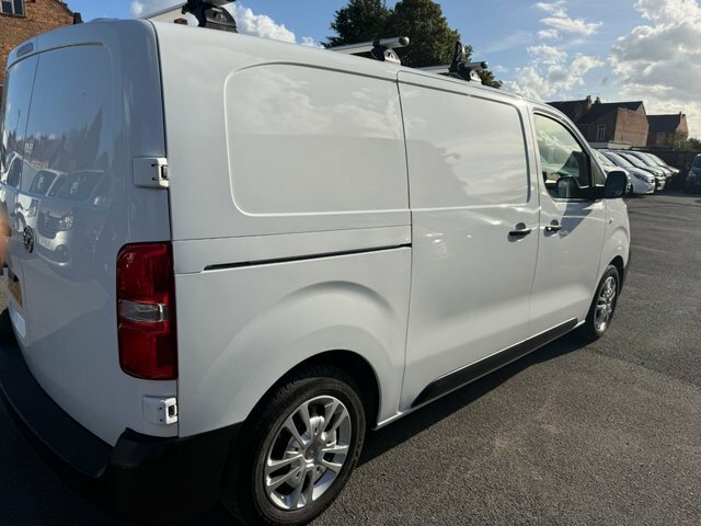 Vauxhall Vivaro 1.5 Turbo D 2700 White #5
