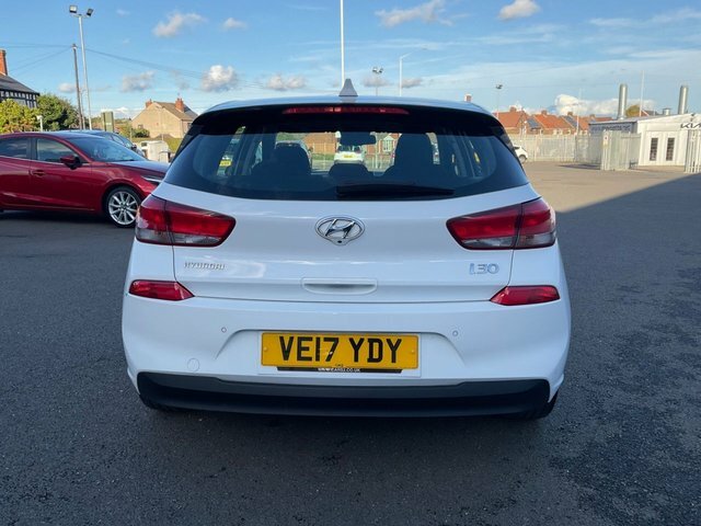 Hyundai I30 T-gdi Blue Drive Se White #4