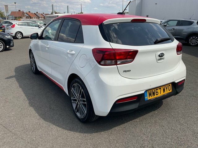 Kia RIO Pulse Hatchback White #4