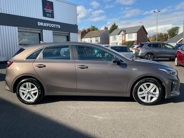 Kia Ceed Crdi Mhev 2 Hatchback Brown #2