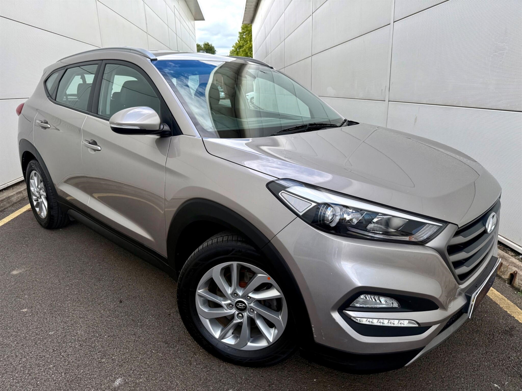 Hyundai Tucson 1.7 Crdi Blue Drive Se Nav Suv Dct Euro White