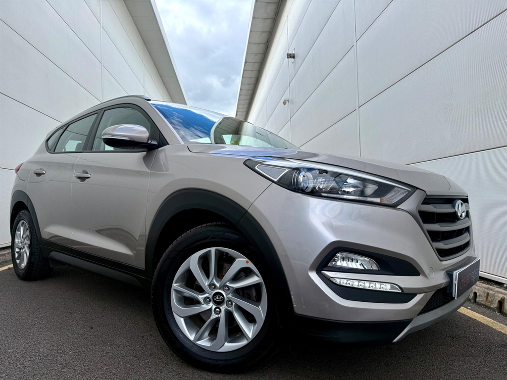Hyundai Tucson 1.7 Crdi Blue Drive Se Nav Suv Dct Euro White #4