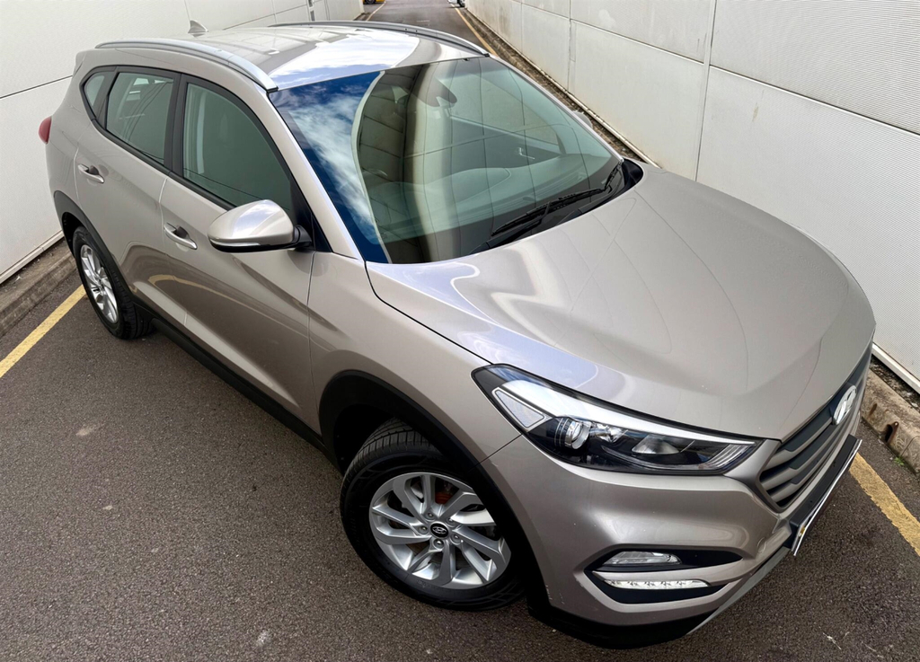 Hyundai Tucson 1.7 Crdi Blue Drive Se Nav Suv Dct Euro White #3