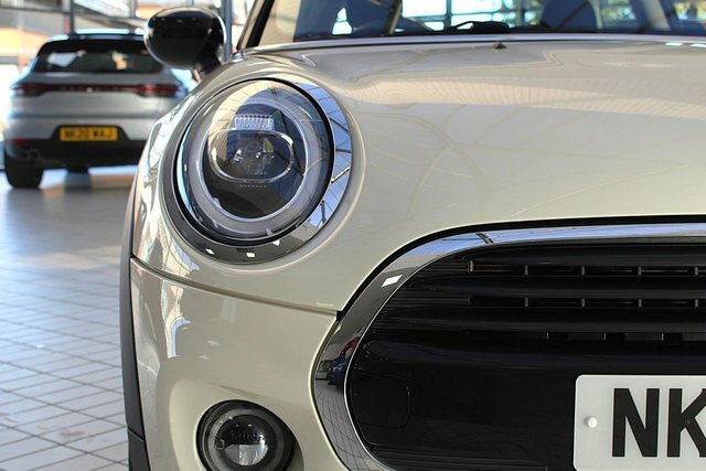 Mini Hatch Cooper Classic Hatchback White #5