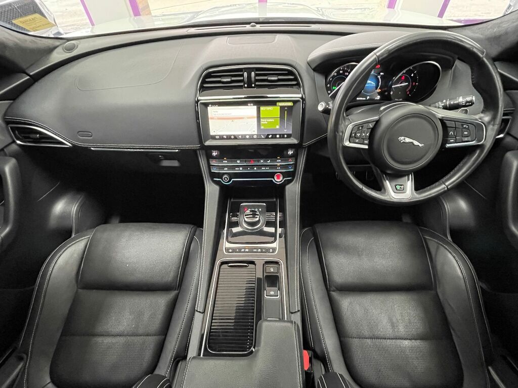 Jaguar F-Pace Diesel White #2