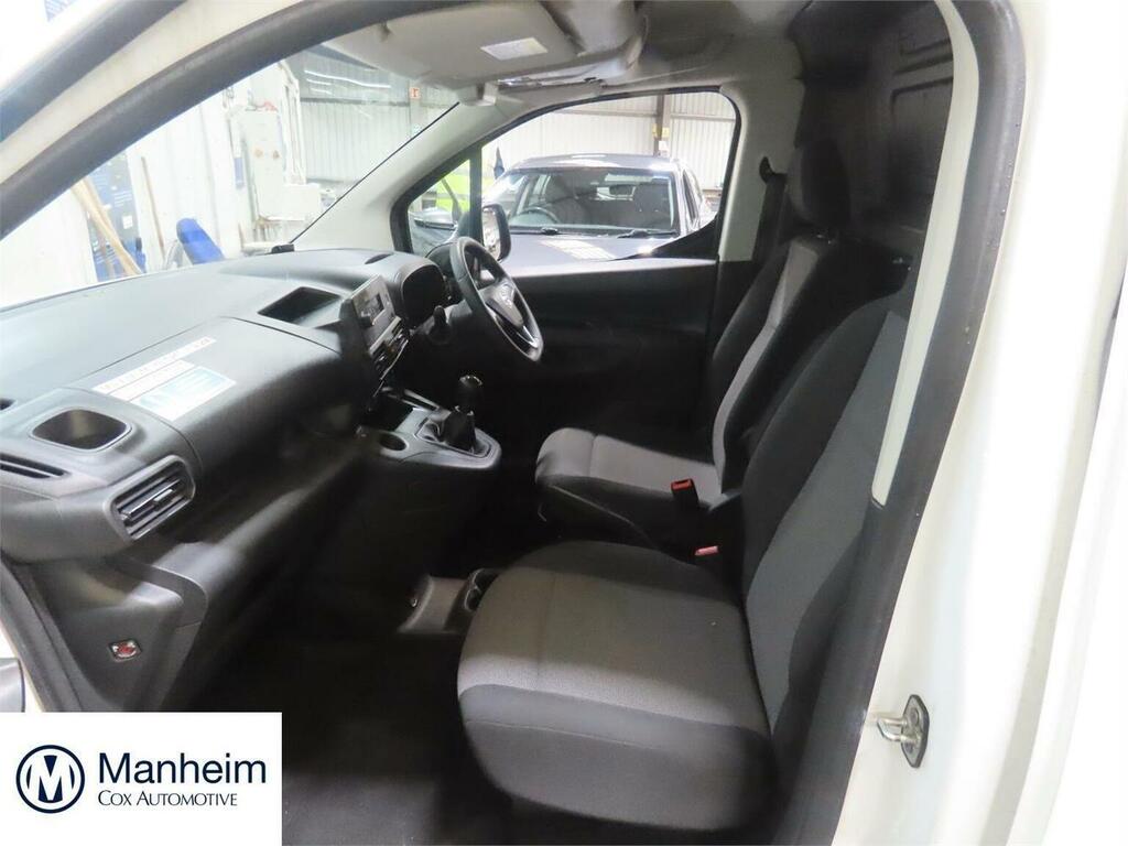 Vauxhall Combo Panel Van 1.6 Turbo D 2300 Edition L2 H1 Euro 6 S White #2