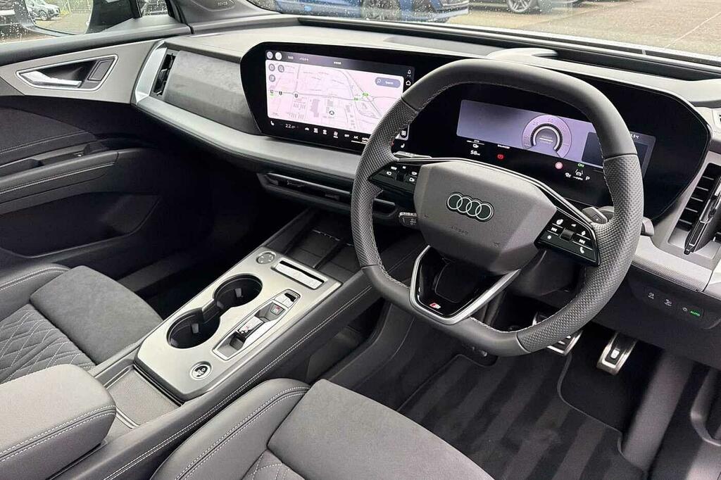 Audi Q4 E Tron Black Edition Performance 210,00 Kw White #6
