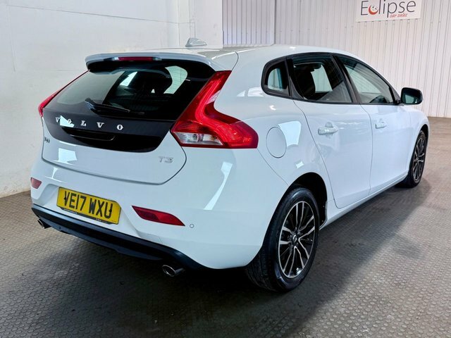 Volvo V40 2017 2.0 T3 Momentum Hatchback E White #6