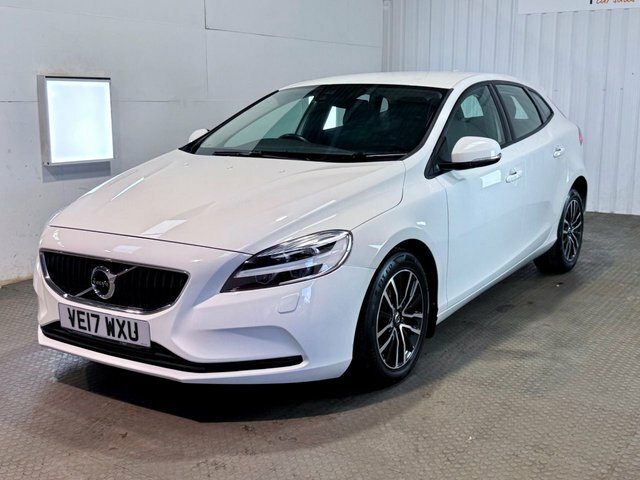 Volvo V40 2017 2.0 T3 Momentum Hatchback E White #3