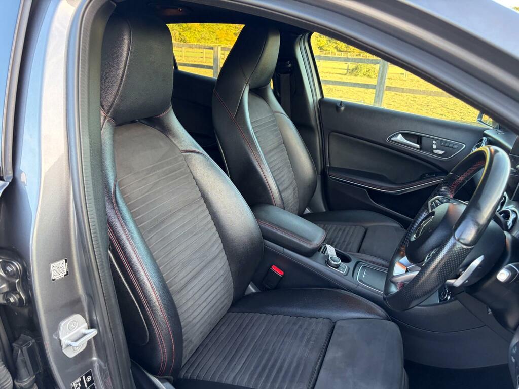 Mercedes-Benz GLA Class 2.1 Gla 220 D 4Matic Amg Line Premium 174 Bhp Grey #42