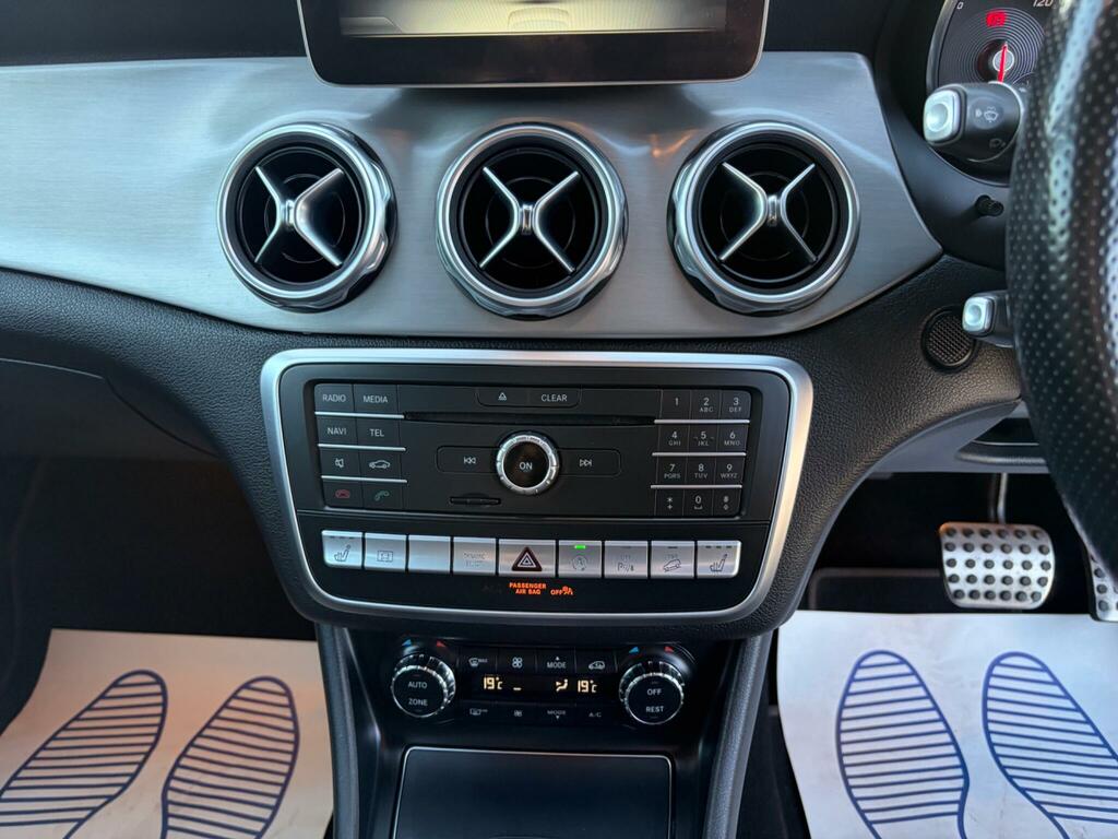 Mercedes-Benz GLA Class 2.1 Gla 220 D 4Matic Amg Line Premium 174 Bhp Grey #35