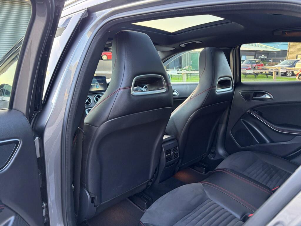 Mercedes-Benz GLA Class 2.1 Gla 220 D 4Matic Amg Line Premium 174 Bhp Grey #49