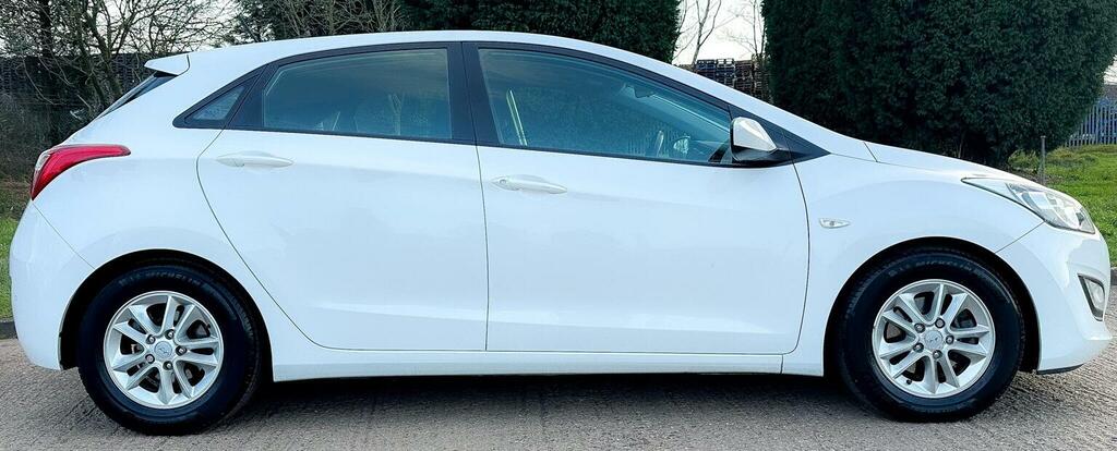 Hyundai I30 1.6 Crdi Style Nav Euro 5 White #5