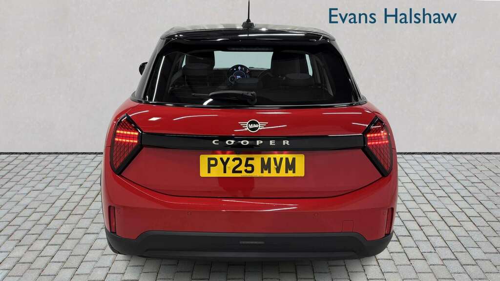 Mini Hatch 1.5 C Classic 2025 Red #5