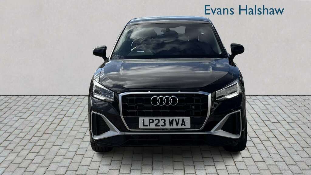 Audi Q2 35 Tfsi S Line S Tronic 2023 Black #4