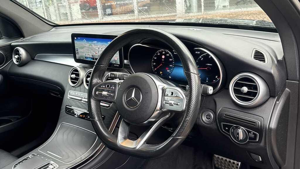 Mercedes-Benz GLC Class 300D 4Matic Amg Line Premium 9G-tronic 2020 Black #4