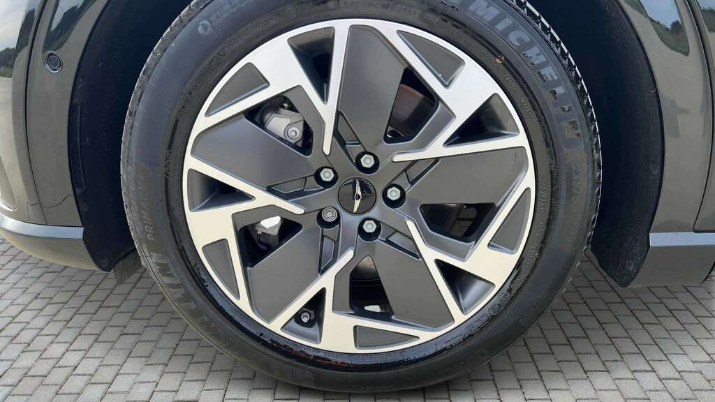 Genesis GV60 168Kw Pure 84Kwh 2025 Black #4