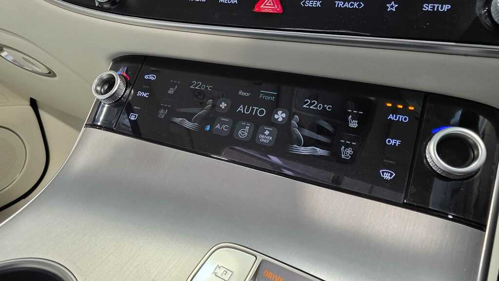 Genesis GV70 2.2D Luxury 4Wd Euro 6 Ss Silver #22