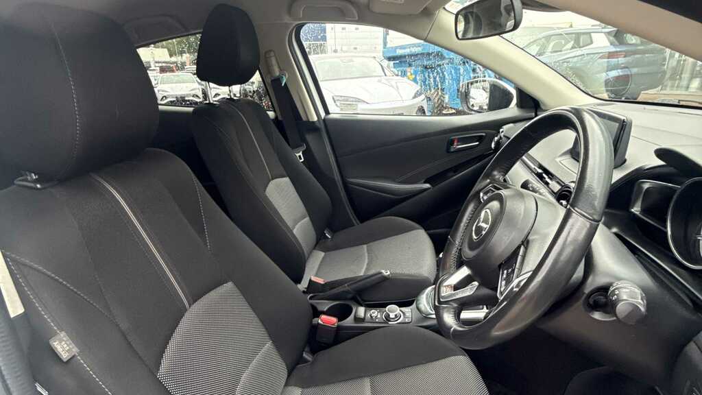 Mazda 2 1.5 Sport Nav 2018 White #4