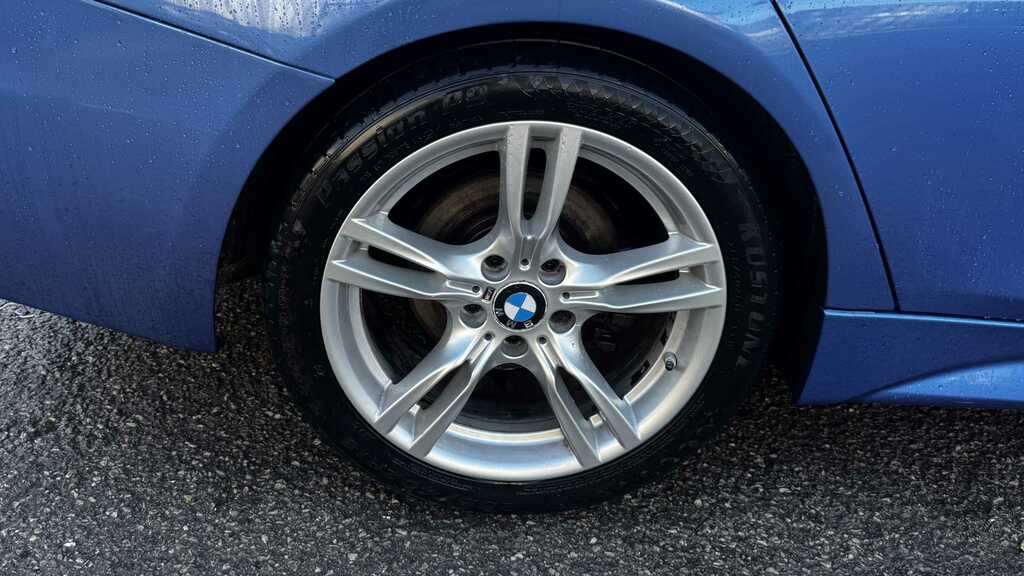 BMW 3 Series 320I Sport White #9