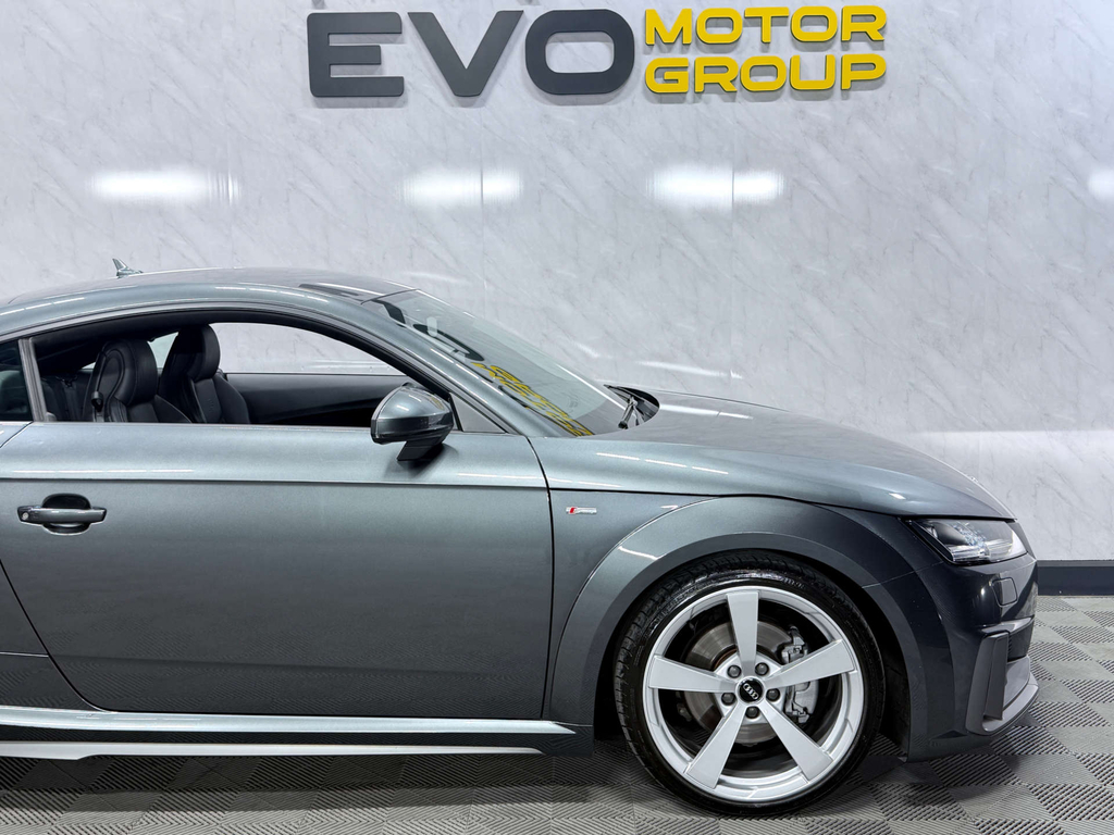 Audi TT 2L Black Edition Black #18