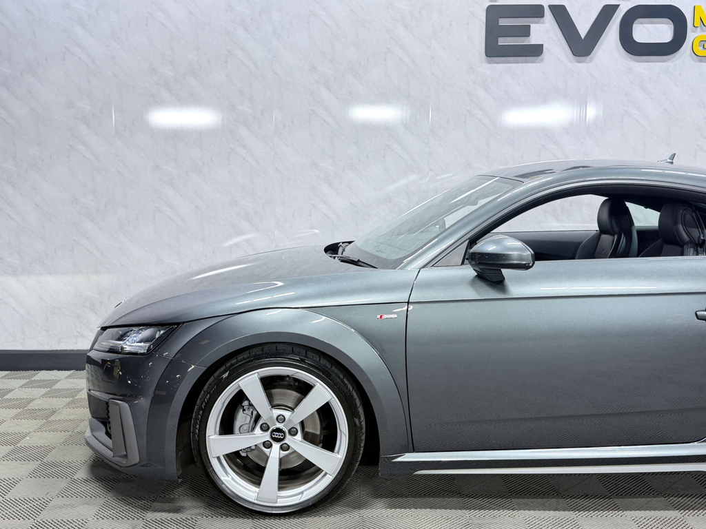 Audi TT 2L Black Edition Black #19