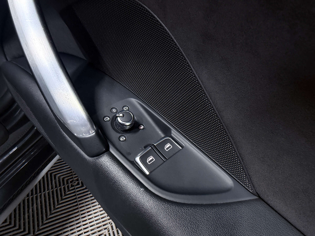 Audi TT 2L Black Edition Black #48