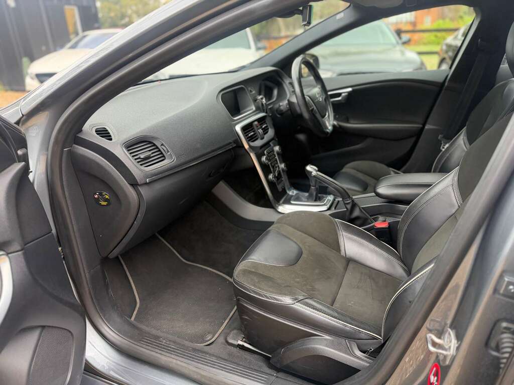 Volvo V40 D2 R-design White #20