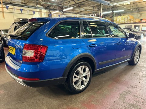Skoda Octavia Scout Tdi Dsg Blue #6