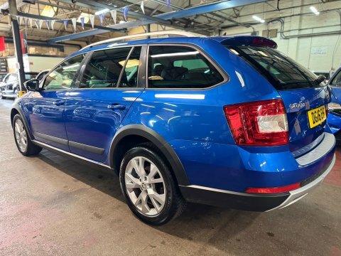 Skoda Octavia Scout Tdi Dsg Blue #4