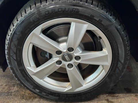 Audi Q2 Tfsi Sport Black #4