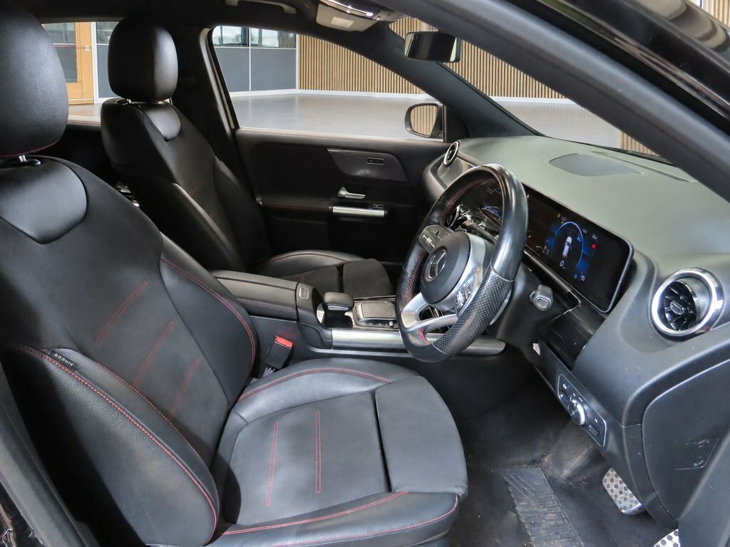 Mercedes-Benz GLA Class 1.3L Amg Line Black #4