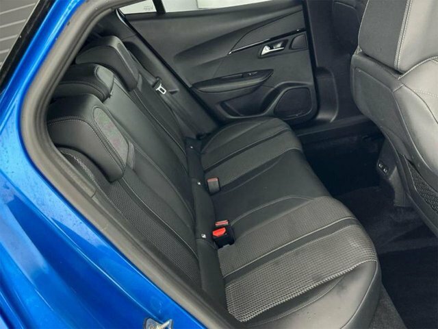 Peugeot e-2008 50Kwh Gt Suv 7Kw Charger 136 Blue #4