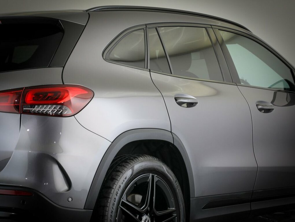 Mercedes-Benz GLA Class 200 Sport Executive Blue #7