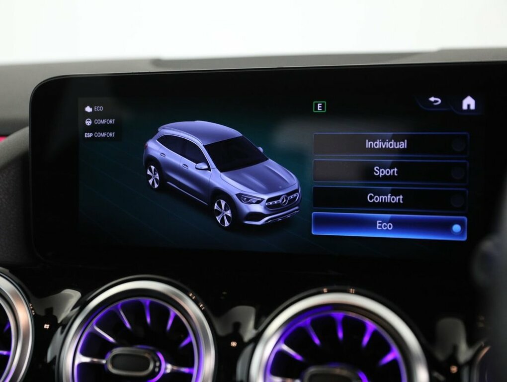 Mercedes-Benz GLA Class 200 Sport Executive Blue #27