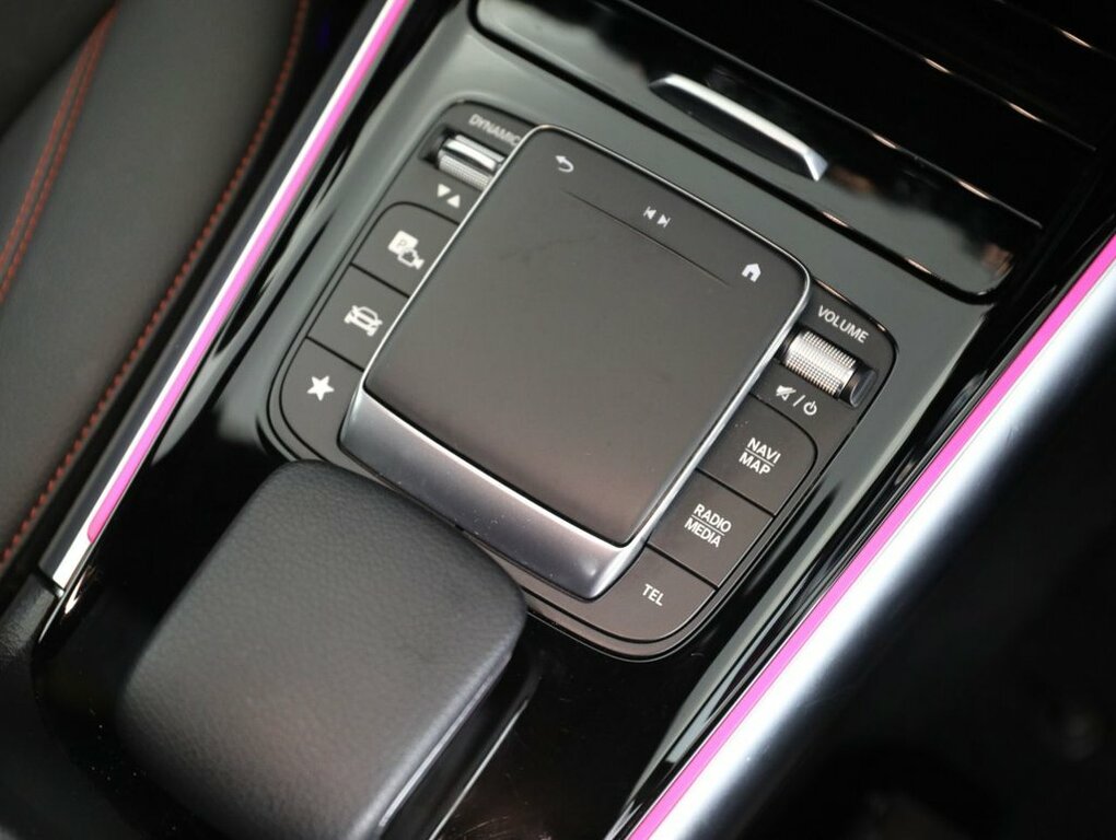 Mercedes-Benz GLA Class 200 Sport Executive Blue #36