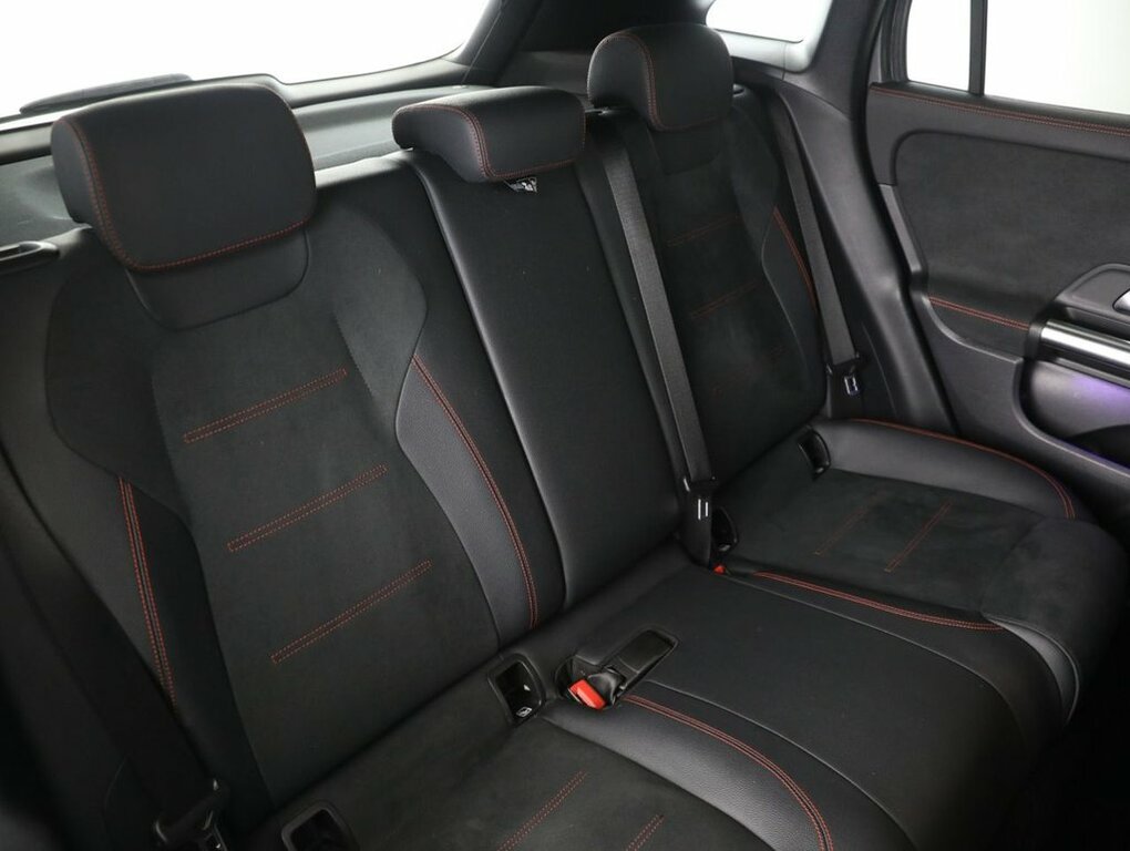 Mercedes-Benz GLA Class 200 Sport Executive Blue #34