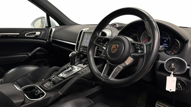 Porsche Cayenne 4.2 Td V8 S White #6