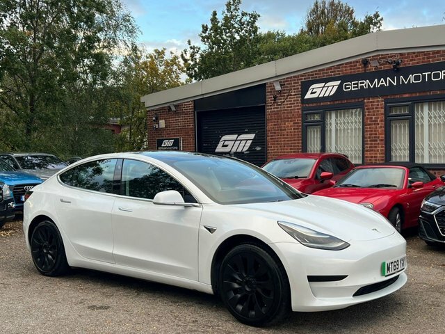 Tesla Model 3 Standard Range Plus Saloon White