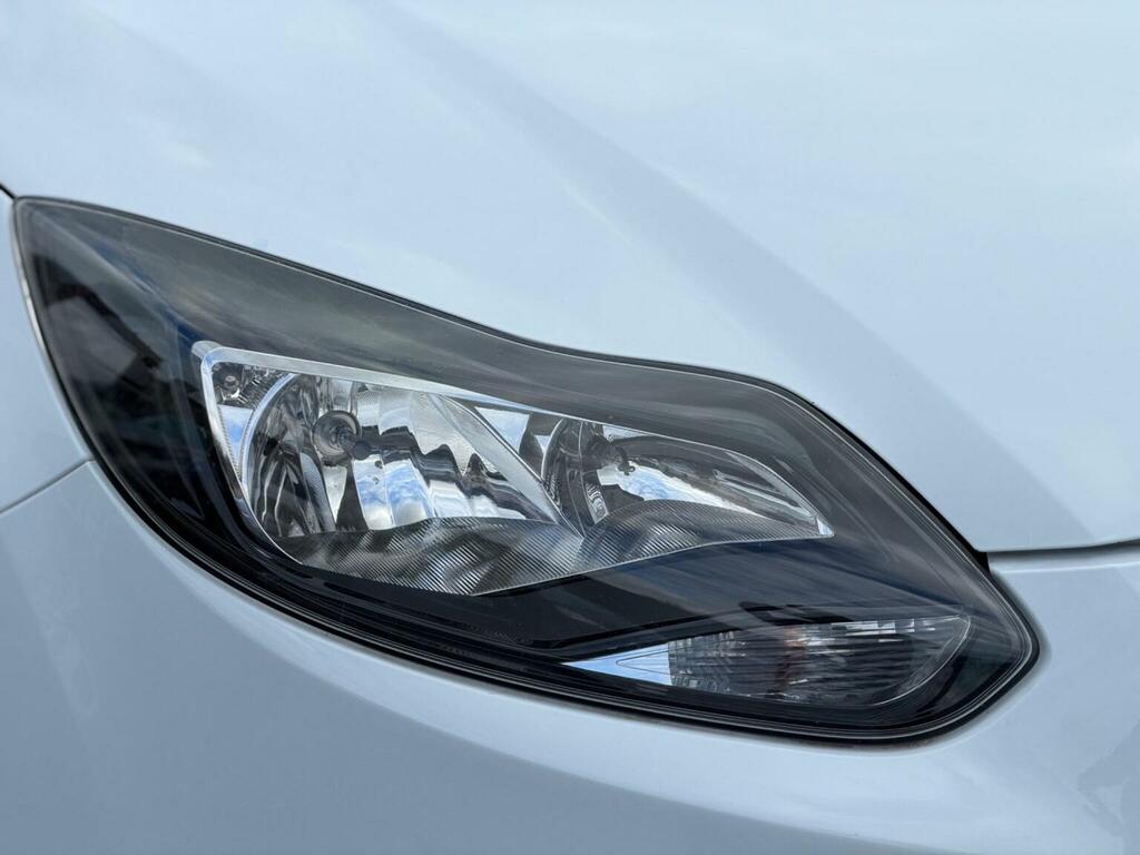 Ford Focus Estate 1.0 T Ecoboost Titanium X 2013 White #4
