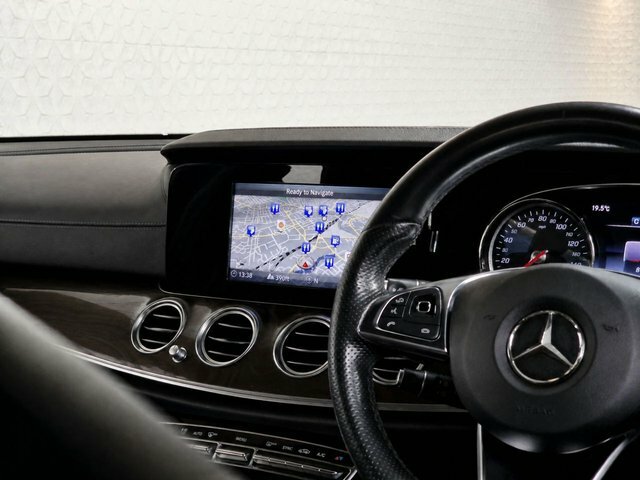 Mercedes-Benz E Class 2.0 E220d Amg Line BV67UPP Black #3