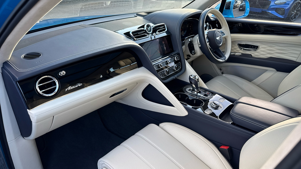 Bentley Bentayga Estate GV24UFU Blue #2