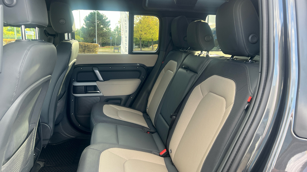 Land Rover Defender 3.0 D300 Hard Top X-dynamic Hse Grey #4