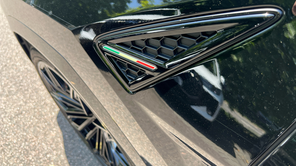 Lamborghini Urus Se Black #10